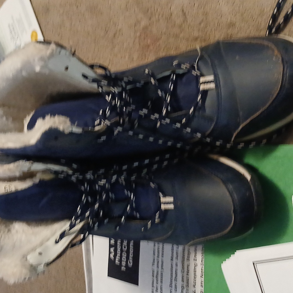 Snow boots